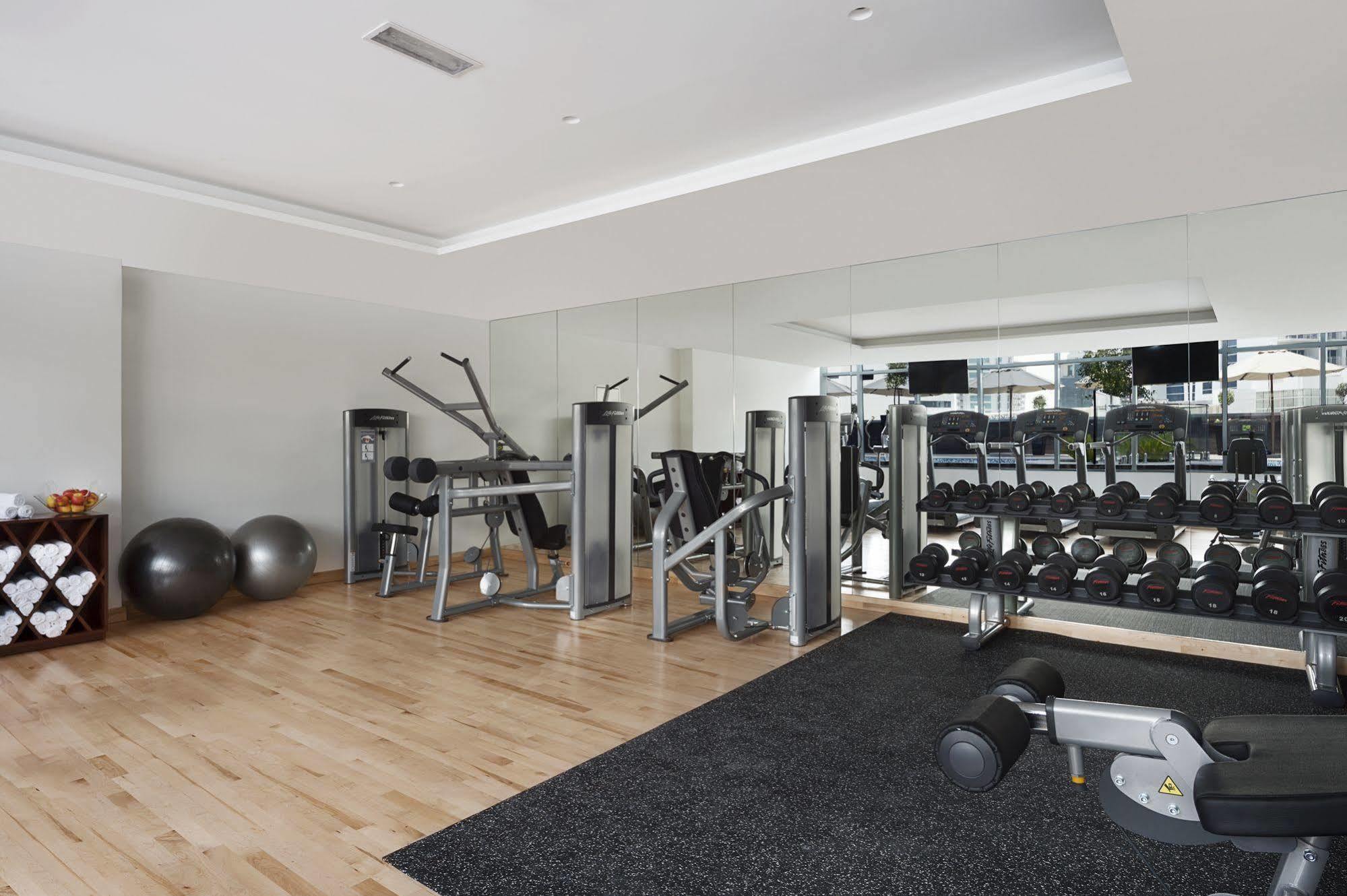 Tryp By Wyndham Dubai Hotel Ngoại thất bức ảnh Fitness room