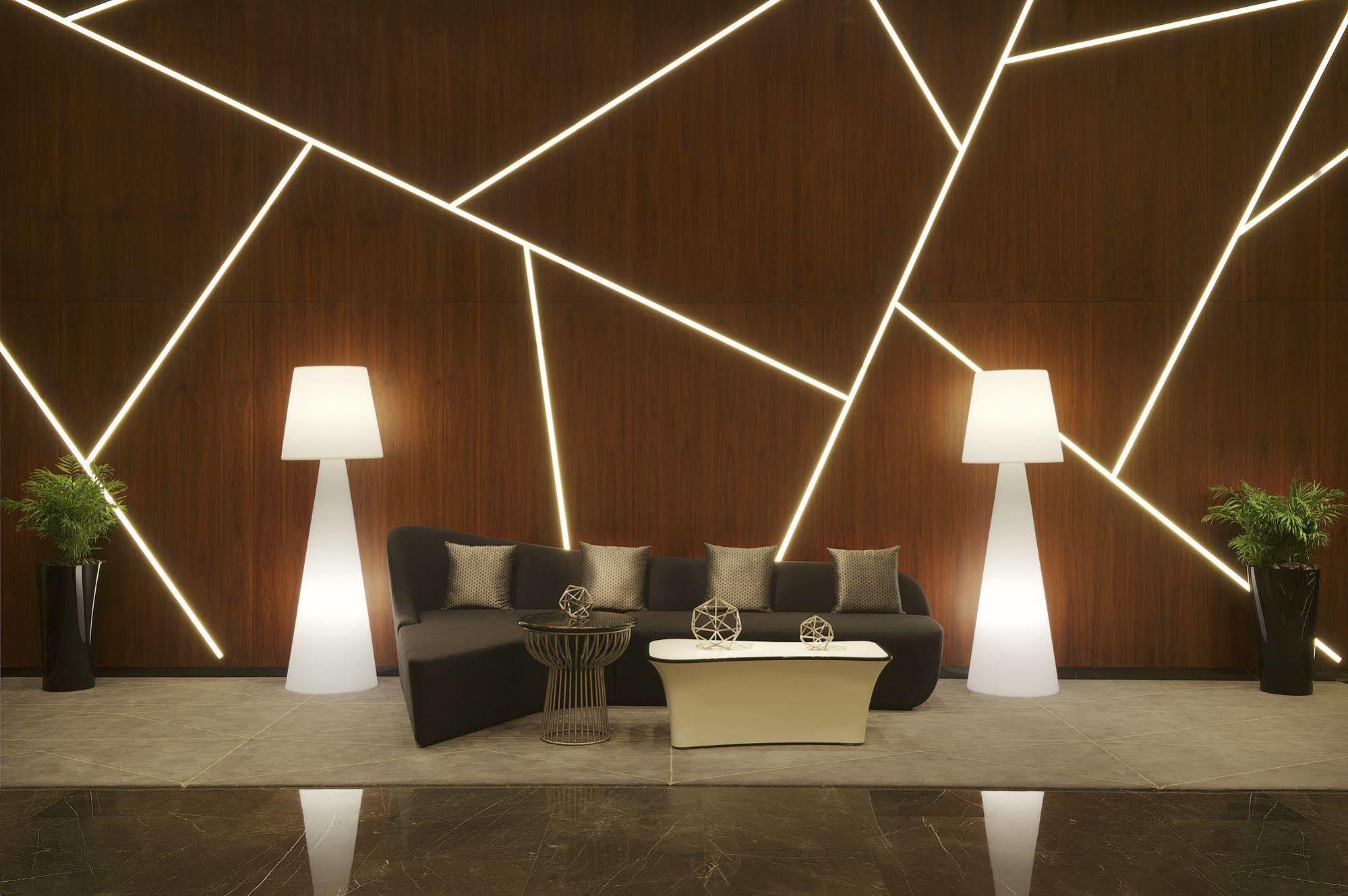 Tryp By Wyndham Dubai Hotel Ngoại thất bức ảnh "The interior of the building is designed to reflect the modern style of the city"